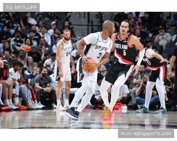 马刺团队无私分享球寻找最佳机会，八人得分上双展现阵容深度