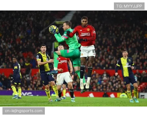 伯恩茅斯前场压迫组织有序 切断曼联中场向前输送关键线路 伯恩茅斯前场压迫组织有序 切断曼联中场向前输送关键线路